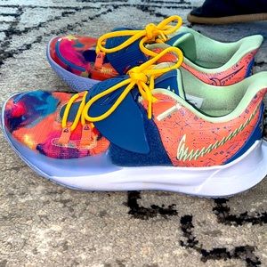 Kyrie 6 low Mens size 9.5 Multi Color